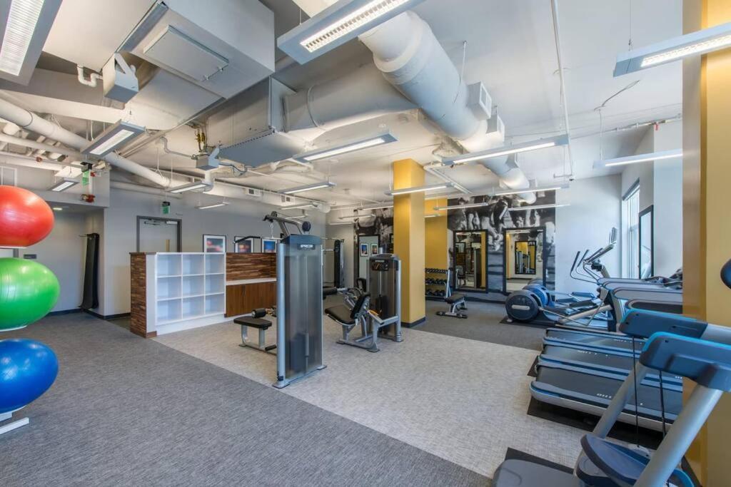 Wonderful 2Br Apartment At Crystal City Arlington Buitenkant foto