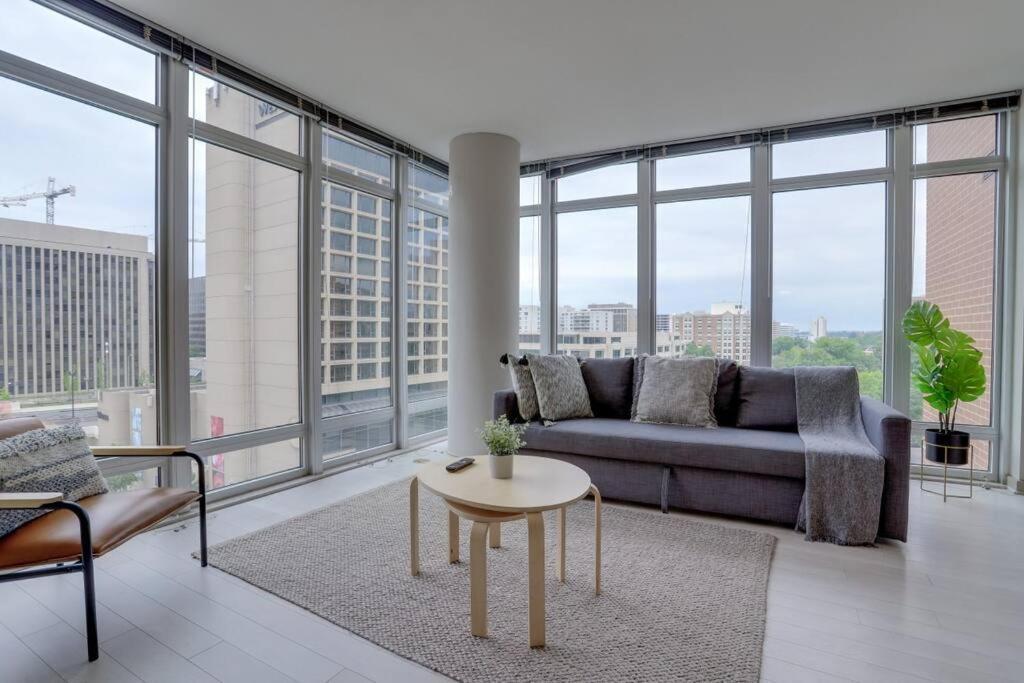 Wonderful 2Br Apartment At Crystal City Arlington Buitenkant foto