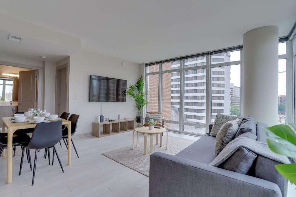 Wonderful 2Br Apartment At Crystal City Arlington Buitenkant foto