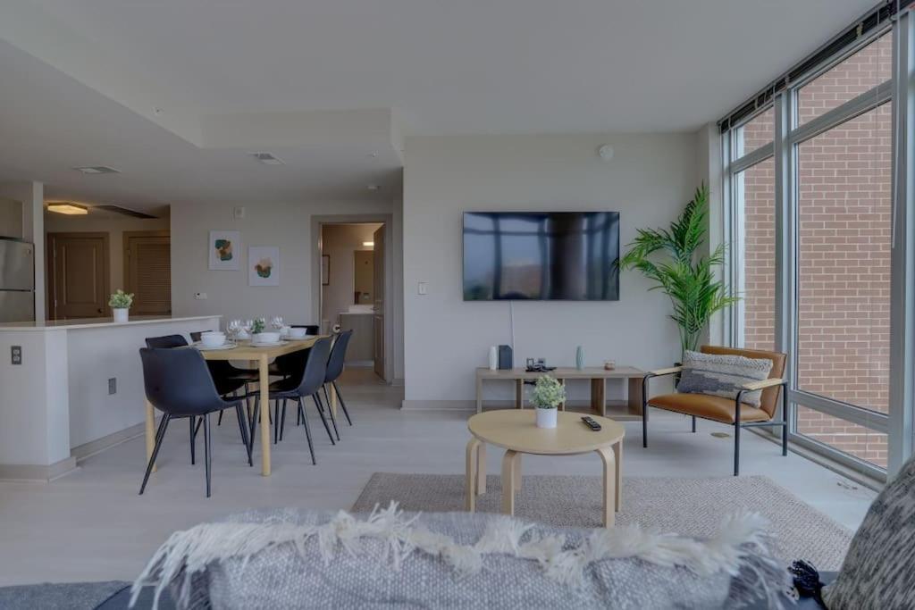 Wonderful 2Br Apartment At Crystal City Arlington Buitenkant foto