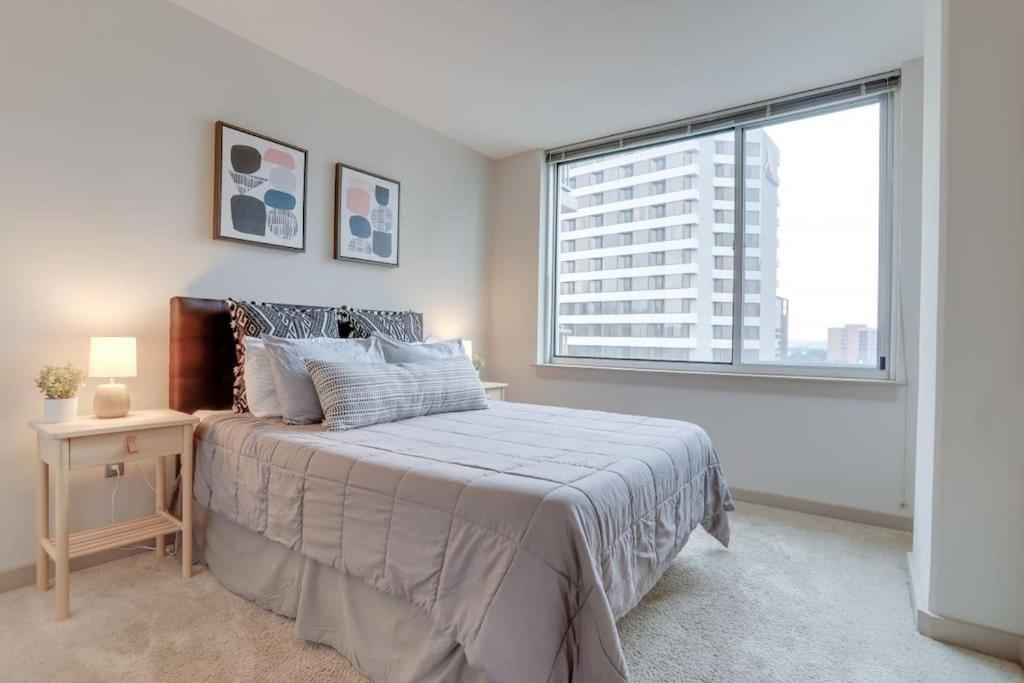 Wonderful 2Br Apartment At Crystal City Arlington Buitenkant foto