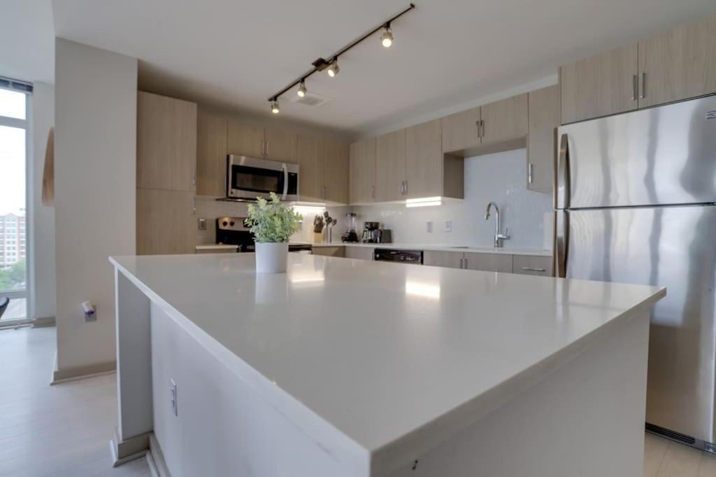 Wonderful 2Br Apartment At Crystal City Arlington Buitenkant foto