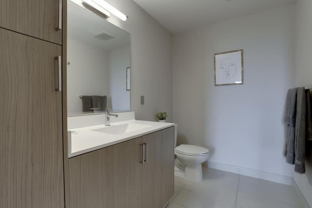 Wonderful 2Br Apartment At Crystal City Arlington Buitenkant foto