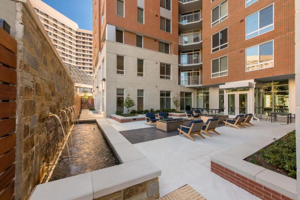 Wonderful 2Br Apartment At Crystal City Arlington Buitenkant foto