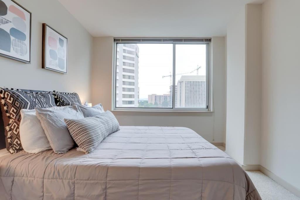 Wonderful 2Br Apartment At Crystal City Arlington Buitenkant foto