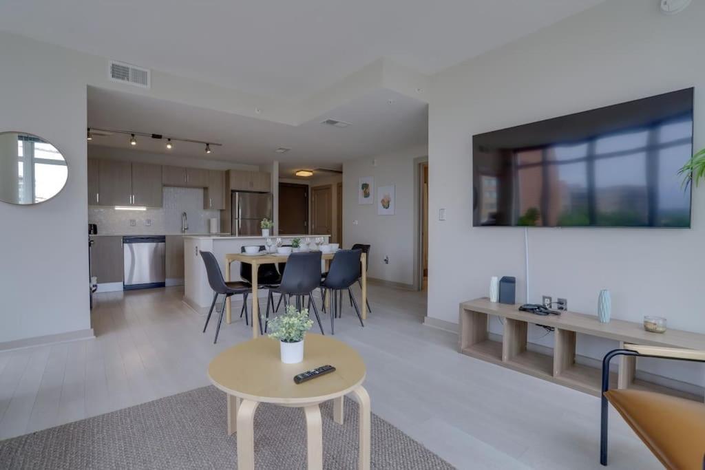 Wonderful 2Br Apartment At Crystal City Arlington Buitenkant foto